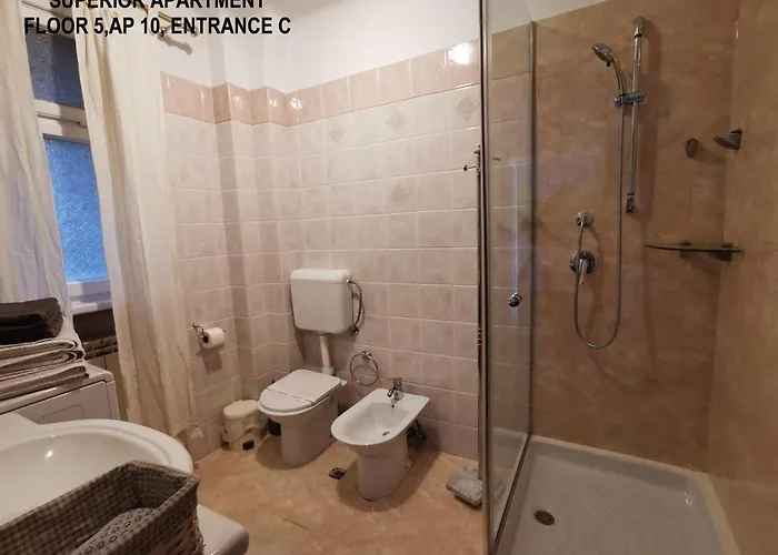 Black And White شقة *