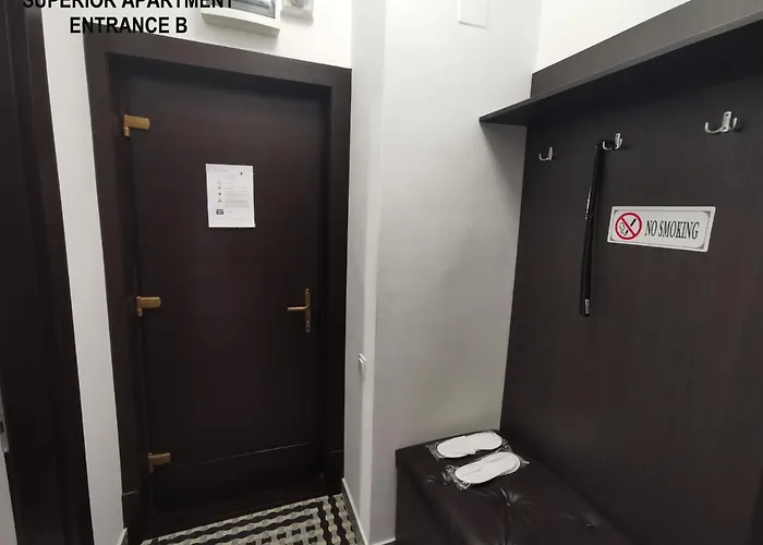 Black And White شقة