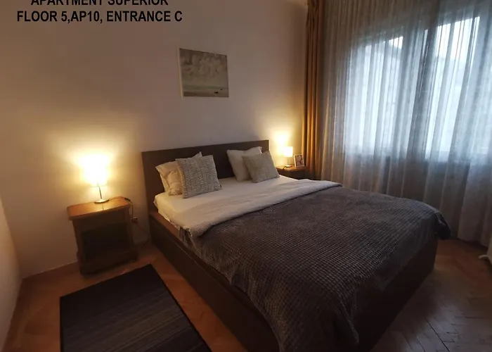 شقة Black And White