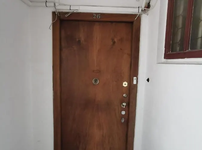 شقة Black And White