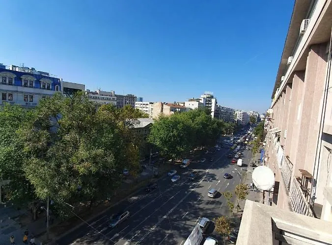 Black And White شقة