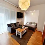 Apartamento Black And White Bucarest