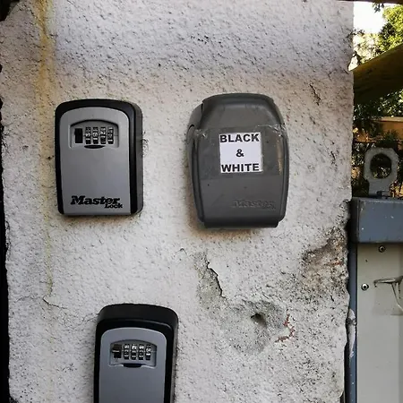 公寓 Black And White *