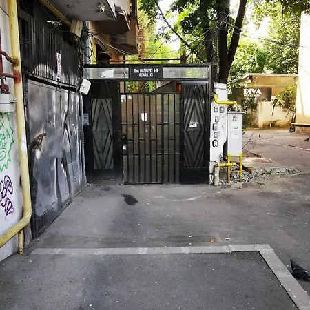 Black And White * 布加勒斯特