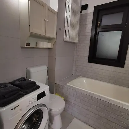 公寓 Black And White 布加勒斯特