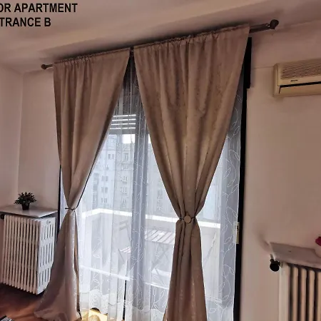 公寓 Black And White