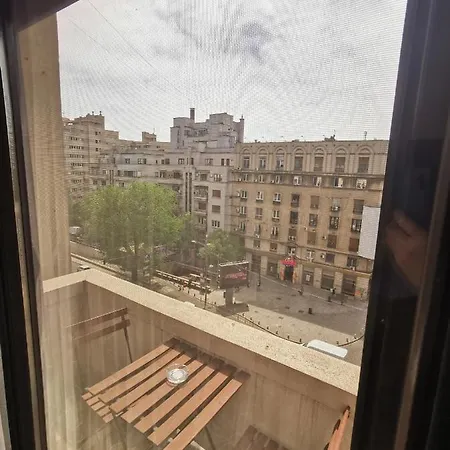 Black And White 布加勒斯特