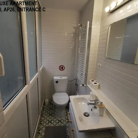 Black And White 布加勒斯特