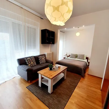 Apartamento Black And White Bucarest
