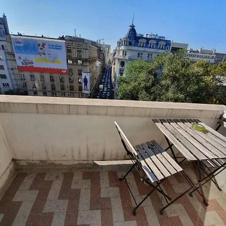 Black And White 布加勒斯特